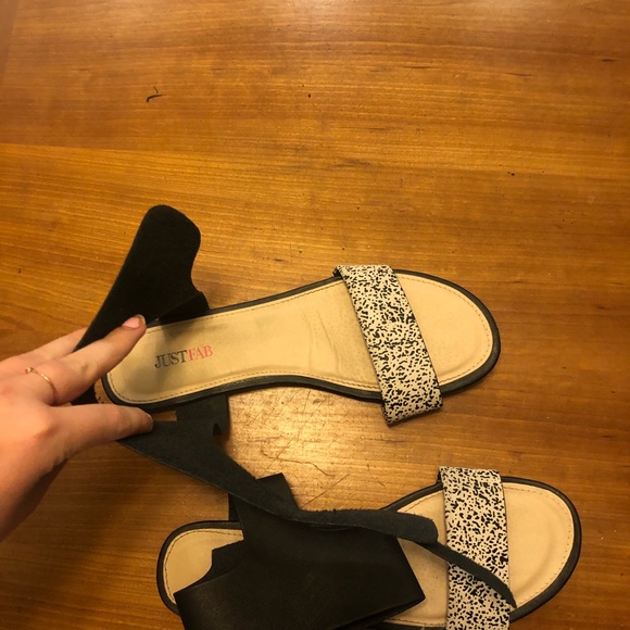 fabfitfun black and white patterned sandals!! - Picture 3 of 3